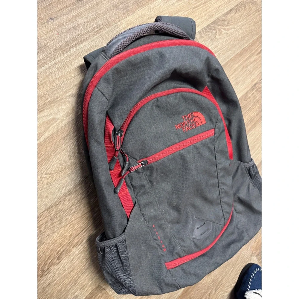 The North Face Pivoter Backpack Gray Red FlexVent Laptop Daypack